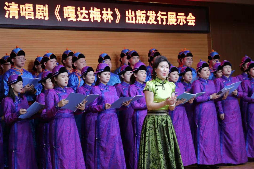 《鸿雁不能折翅膀》（第五乐章）演唱：鞠善日，合唱：百灵合唱团钢琴：索伦高娃，指挥：李宝珠.jpg