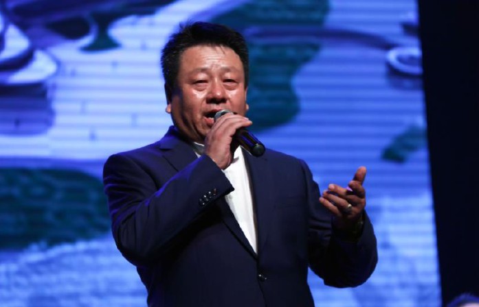 教学机构 民族声乐系 师资队伍         男,蒙古族,内蒙古大学艺术