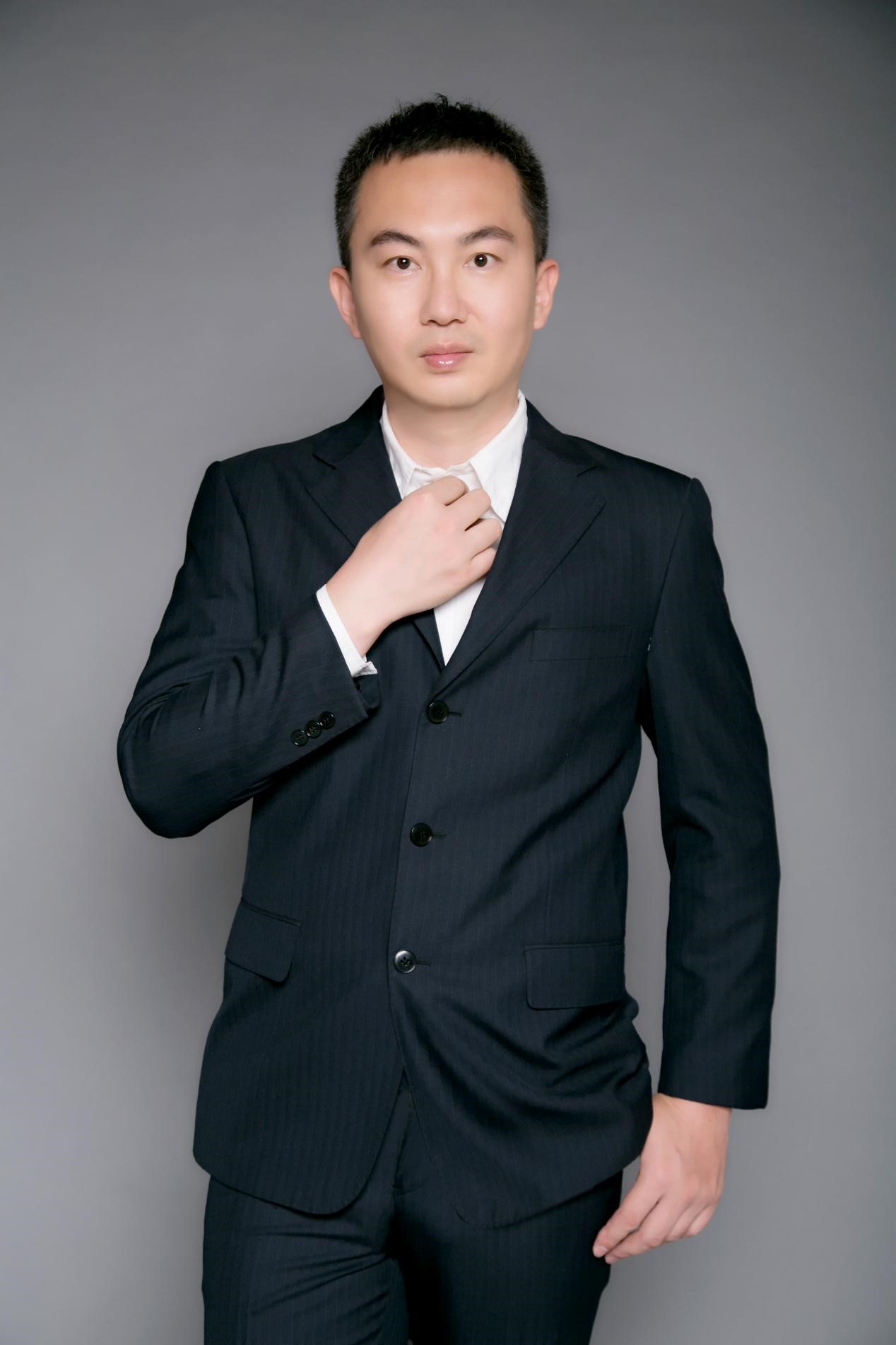 靳启亮.jpg